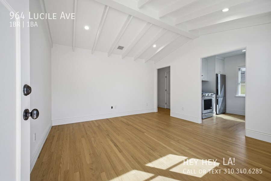 964 Lucile Ave in Los Angeles, CA - Building Photo