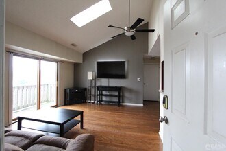 5015 Ravens Crest Dr in Plainsboro, NJ - Building Photo - Building Photo
