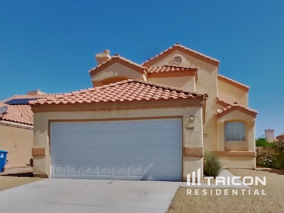 5848 Goodsprings Ct in Las Vegas, NV - Foto de edificio