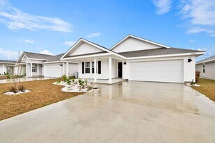 6304 Firefly Dr in Milton, FL - Building Photo