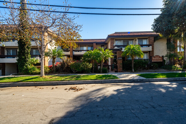 Casa Hermosa Apartments in Torrance, CA - Foto de edificio - Building Photo