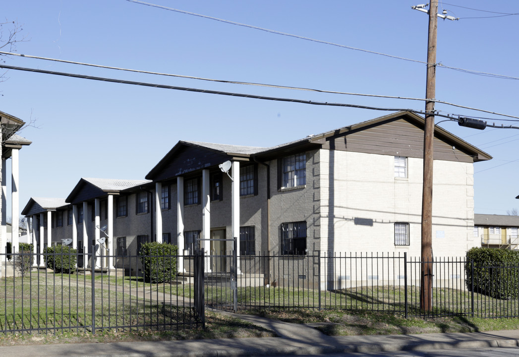 Southdale Apartments in Dallas, TX - Building Photo