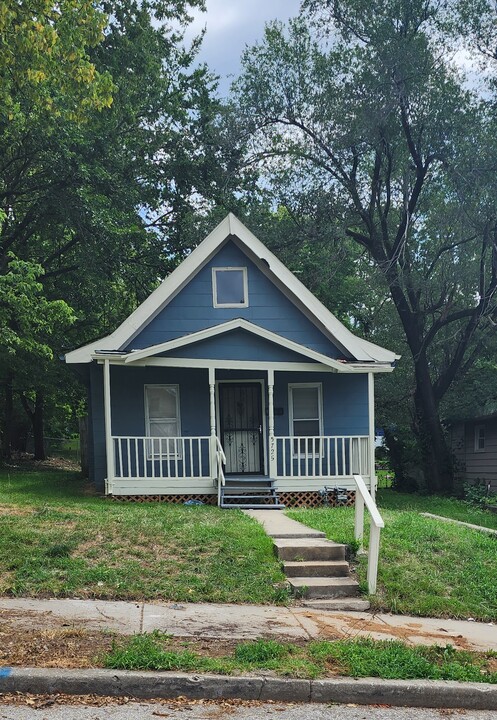 5725 Bales Ave in Kansas City, MO - Building Photo