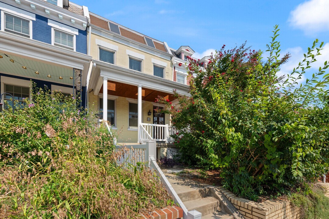 445 Newton Pl NW in Washington, DC - Building Photo