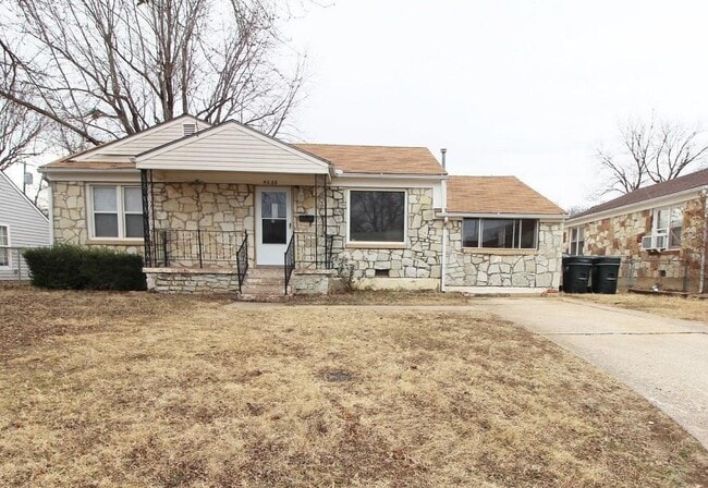 property at 4628 SE 21st St