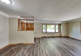 452 N Alexander St in San Fernando, CA - Building Photo - Building Photo