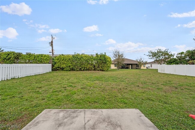 153 SE 12th Terrace in Cape Coral, FL - Foto de edificio - Building Photo
