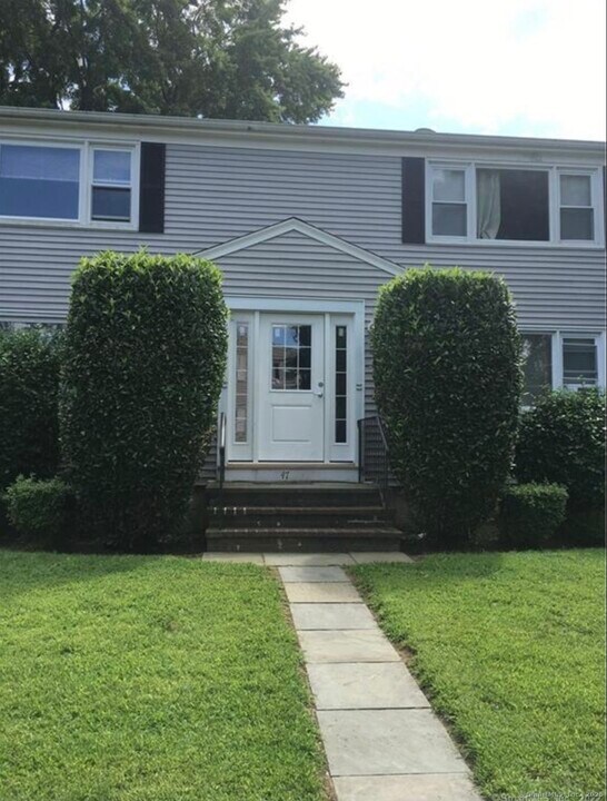 47 Park St in Stamford, CT - Building Photo
