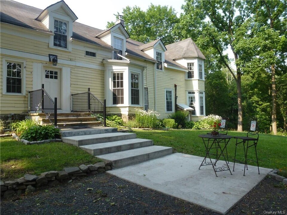 36 4 Corners Rd in Warwick, NY - Building Photo