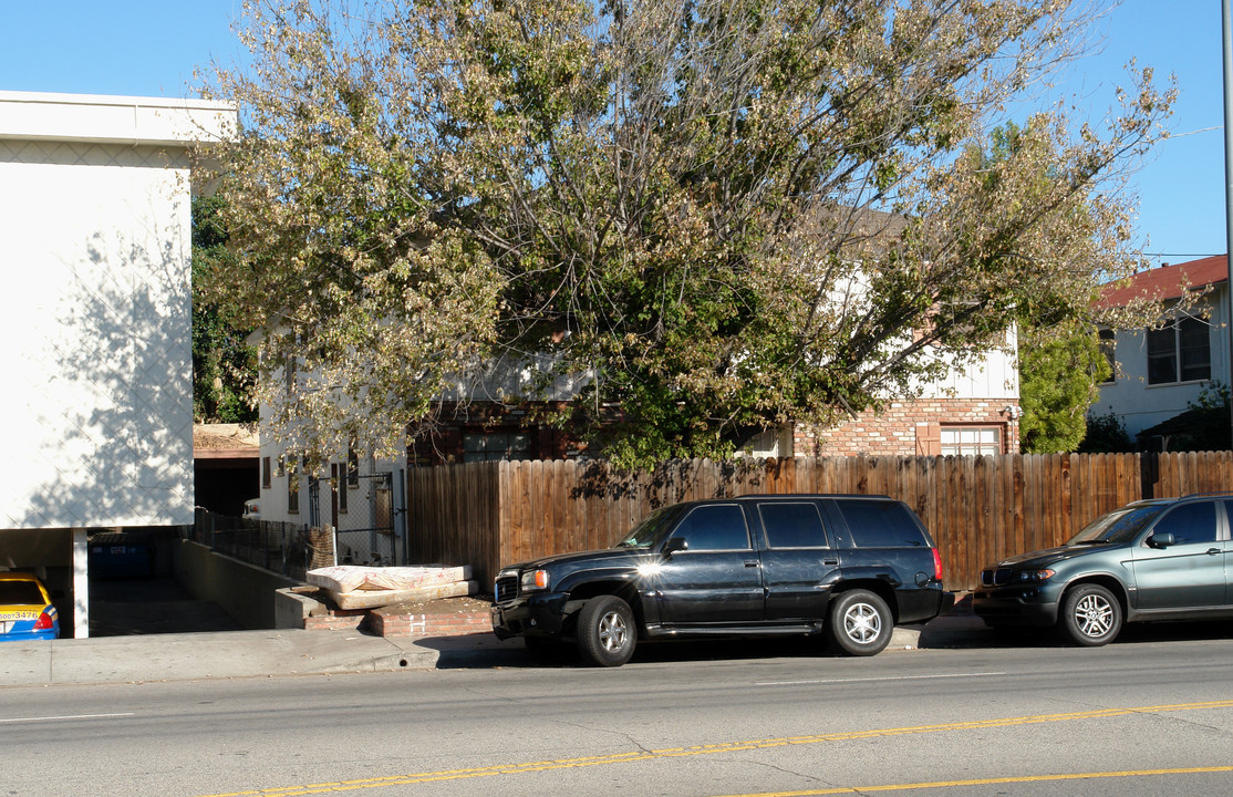 Whitsett Apartments in Valley Village, CA - Building Photo