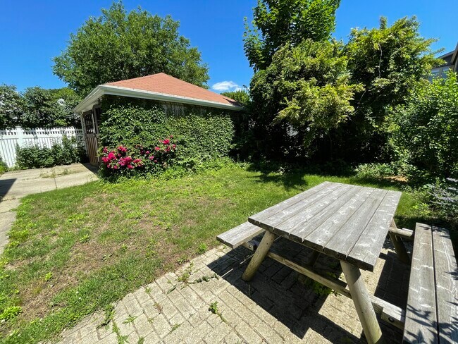 62 Newport St, Unit 2 in Arlington, MA - Building Photo - Building Photo