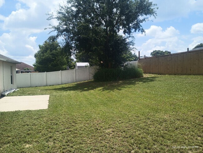 5014 Whispering Wing Ln in Mascotte, FL - Building Photo - Building Photo