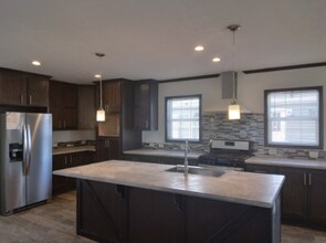 37472 Grain View Ln in Lenox, MI - Foto de edificio - Building Photo