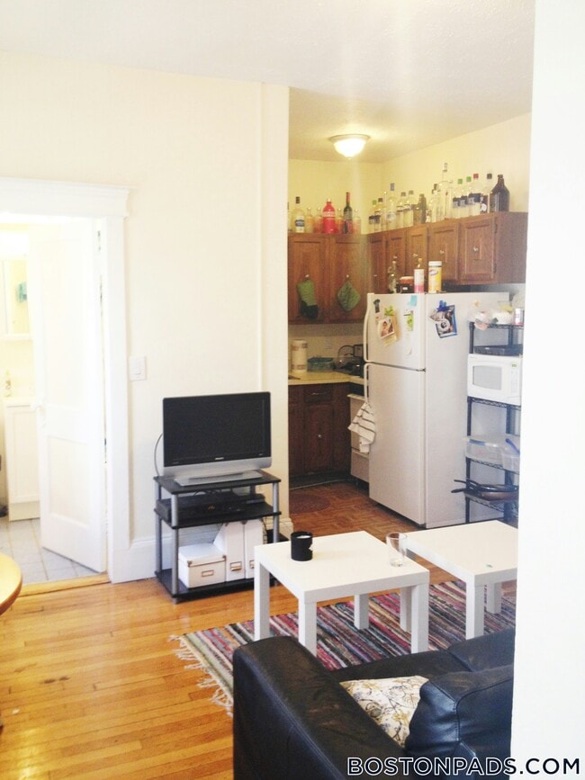 447 Park Dr, Unit 3A in Boston, MA - Foto de edificio - Building Photo