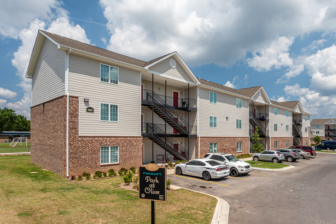 The Park at Olive Street in Rogers, AR - Building Photo