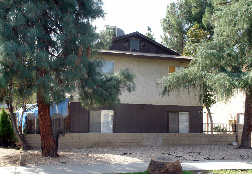 Camelot Court in San Bernardino, CA - Building Photo