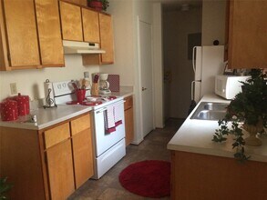 303 Ave in Hooks, TX - Building Photo - Building Photo