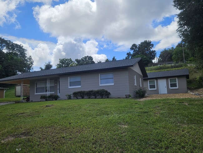 property at 733 E Minneola Ave