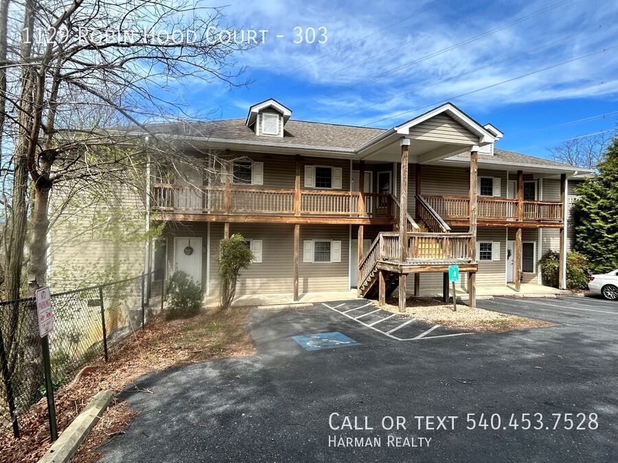 1129 Robin Hood Ct in Harrisonburg, VA - Building Photo