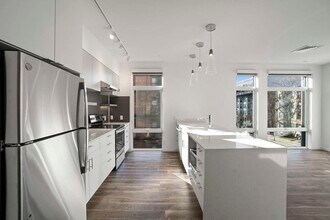 857 Beacon St, Unit 406 in Boston, MA - Building Photo - Building Photo