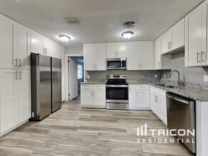 10916 N 14th St in Tampa, FL - Building Photo - Building Photo