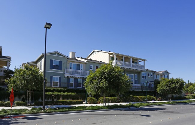 One Marina in Redwood City, CA - Foto de edificio - Building Photo