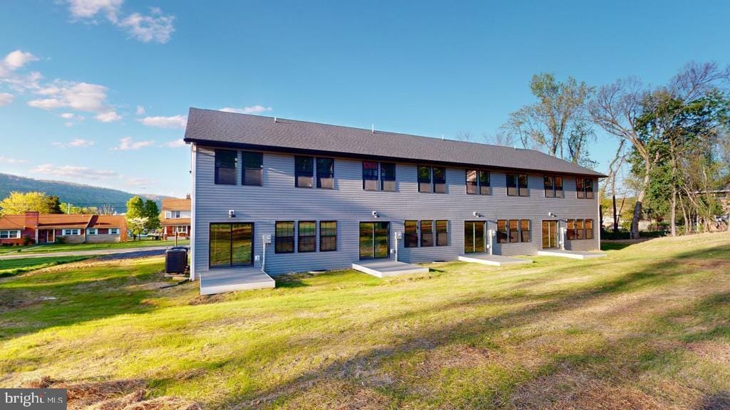 444 W Gravel Ln in Romney, WV - Building Photo