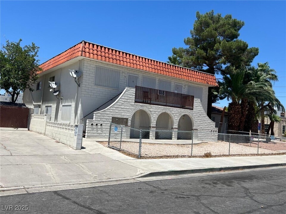 818 S 7th St in Las Vegas, NV - Building Photo