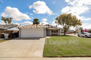 354 Blossom Dr in Ripon, CA - Building Photo
