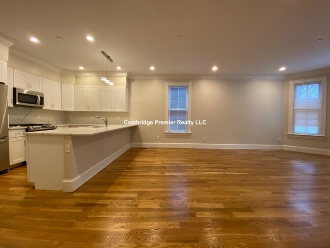 470 Green St, Unit 1 in Cambridge, MA - Building Photo - Building Photo