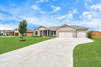 395 Hunter Rnch Wy in Dayton, TX - Foto de edificio - Building Photo