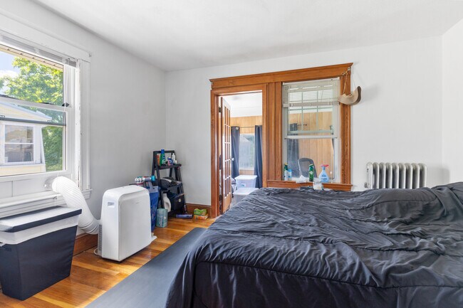 27 Murray Hill Rd, Unit 2