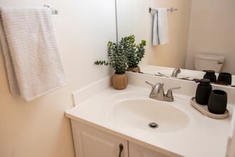 200 Elm Ave, Unit #15 in Long Beach, CA - Building Photo - Building Photo