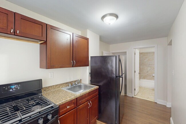 8527 Chestnut Oak Rd in Parkville, MD - Building Photo - Building Photo