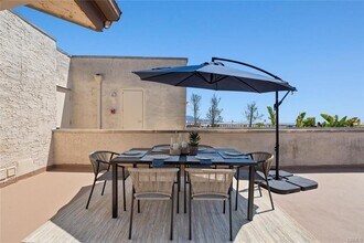 555 Esplanade in Redondo Beach, CA - Building Photo - Building Photo