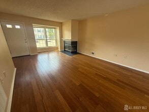 425 Northam Dr in North Brunswick, NJ - Building Photo - Building Photo