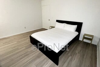 4650 Koval Ln in Las Vegas, NV - Building Photo - Building Photo