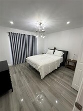 12010 NW 33rd St in Sunrise, FL - Foto de edificio - Building Photo