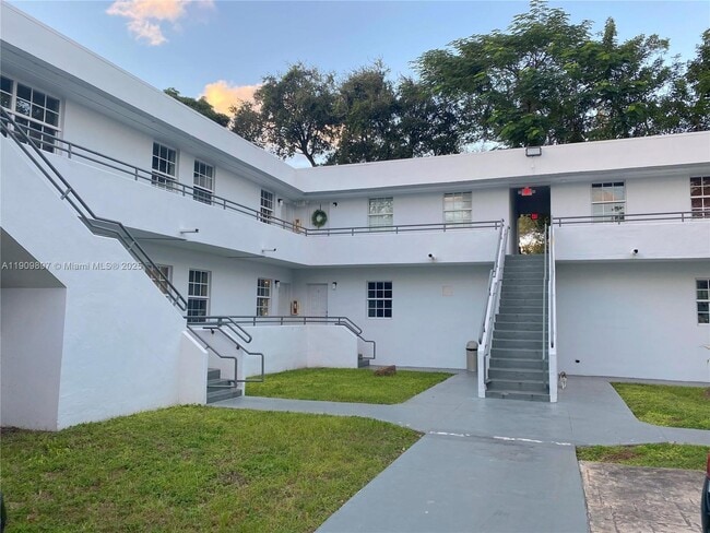 541 NE 62nd St in Miami, FL - Building Photo - Building Photo