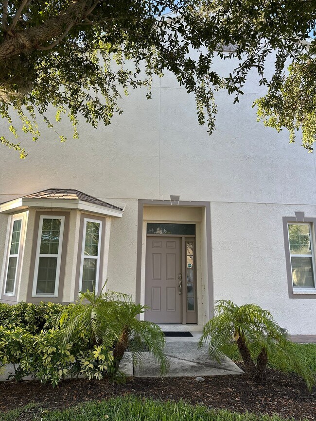 547 Black Lion Dr NE, Unit 1-G in St. Petersburg, FL - Building Photo - Building Photo