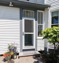 232 Broadway, Unit Unit B in Rockland, ME - Building Photo - Building Photo