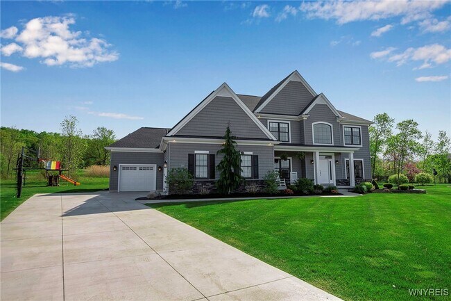 5330 Holly Glen Ct in Clarence, NY - Building Photo - Building Photo