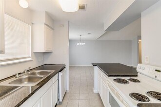 2530 Long Reach Dr in Sugar Land, TX - Building Photo - Building Photo