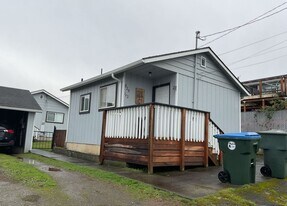 929.5 W 6th St in Port Angeles, WA - Building Photo