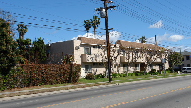 15507 Vanowen St in Van Nuys, CA - Foto de edificio - Building Photo