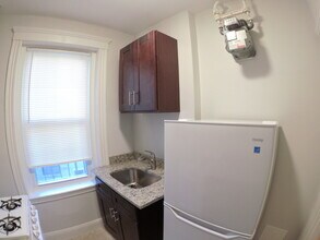 1460 Commonwealth Ave, Unit 1450-19 in Boston, MA - Building Photo - Building Photo