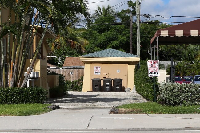 2309 S Dixie Hwy in West Palm Beach, FL - Building Photo - Building Photo