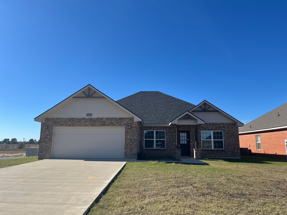 417 Venus Rd in Durant, OK - Building Photo