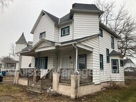 760 W 9th St in Lorain, OH - Building Photo