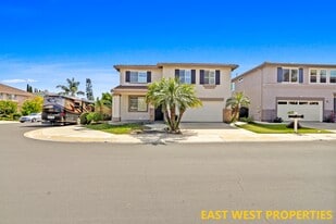 2 Monument Pl in Irvine, CA - Building Photo